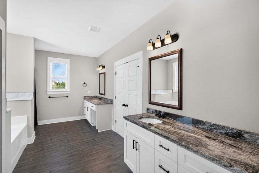 Luxury living with pond views and NO HOA!! Welcome to this - photo 21