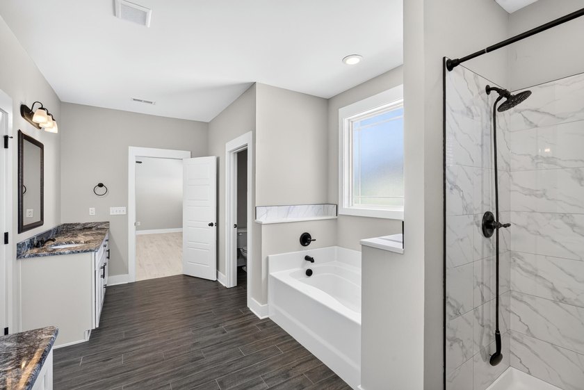 Luxury living with pond views and NO HOA!! Welcome to this - photo 22