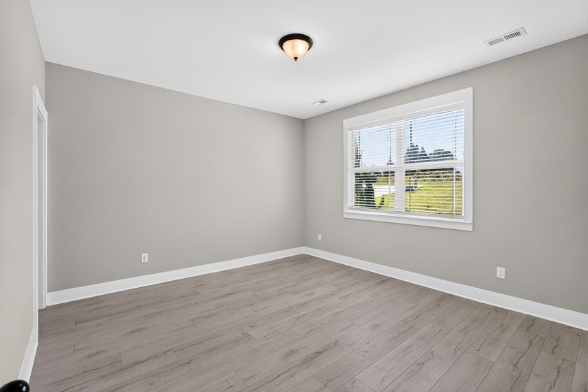 Luxury living with pond views and NO HOA!! Welcome to this - photo 26