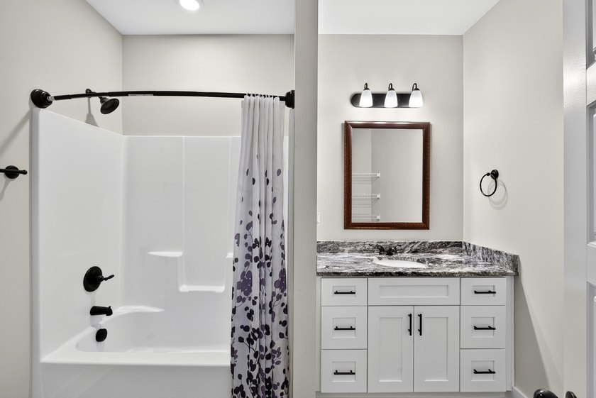Luxury living with pond views and NO HOA!! Welcome to this - photo 28
