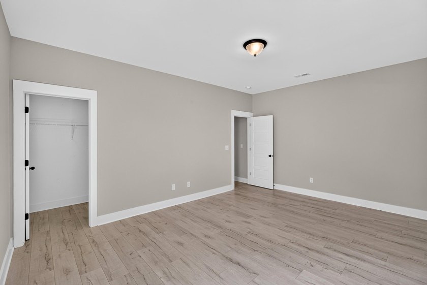 Luxury living with pond views and NO HOA!! Welcome to this - photo 30