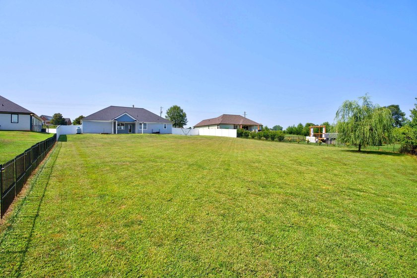 Luxury living with pond views and NO HOA!! Welcome to this - photo 35