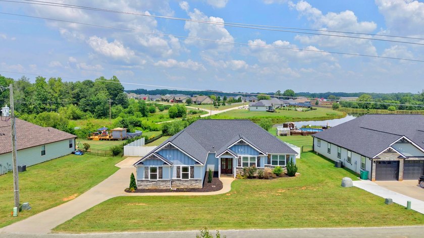 Luxury living with pond views and NO HOA!! Welcome to this - photo 39