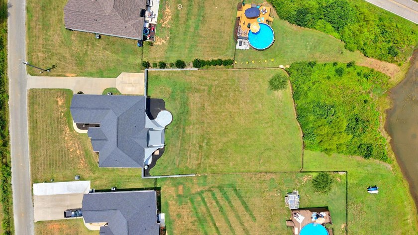 Luxury living with pond views and NO HOA!! Welcome to this - photo 40