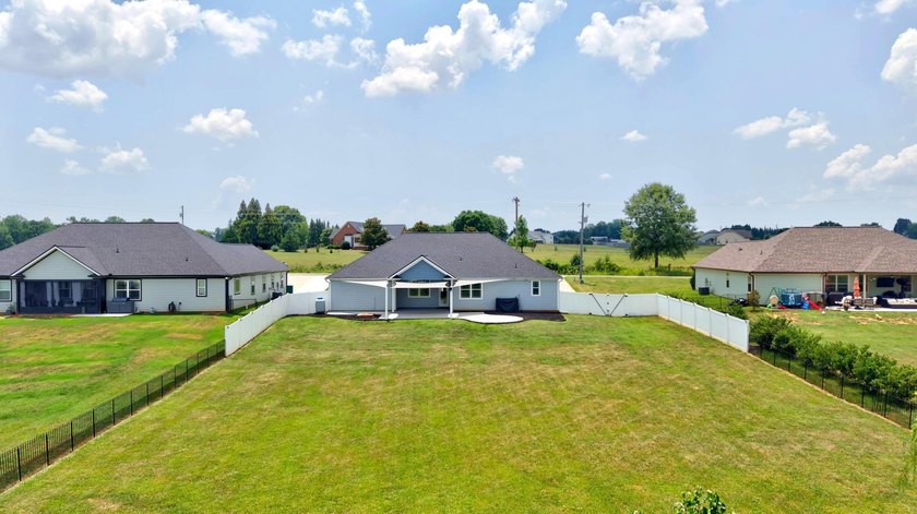 Luxury living with pond views and NO HOA!! Welcome to this - photo 41