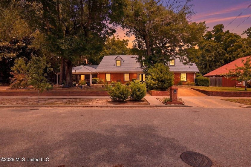 Coastal living meets spacious luxury in this 6-bedroom, 4-bath - photo 2