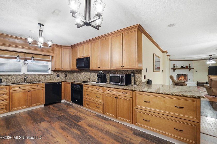 Coastal living meets spacious luxury in this 6-bedroom, 4-bath - photo 6