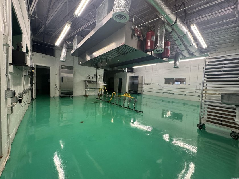 Heart of city &amp; entry block to Downtown area with 22,000sqf of - photo 25