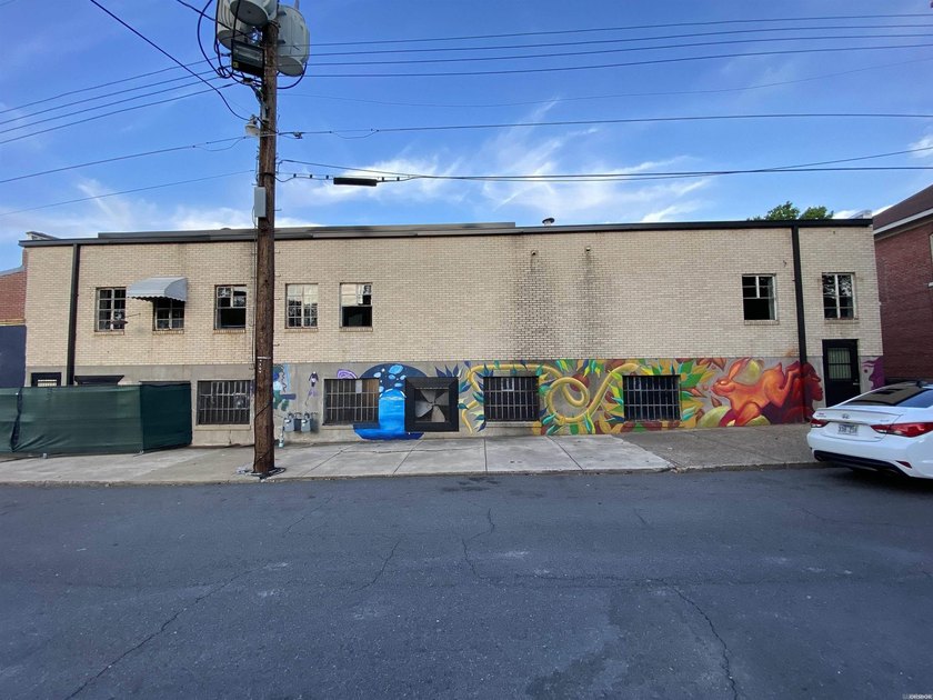 Heart of city &amp; entry block to Downtown area with 22,000sqf of - photo 46