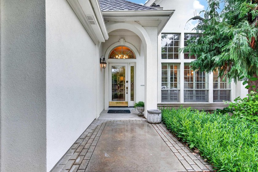 Custom-built waterfront home in Eagle's desirable Island Woods - photo 4