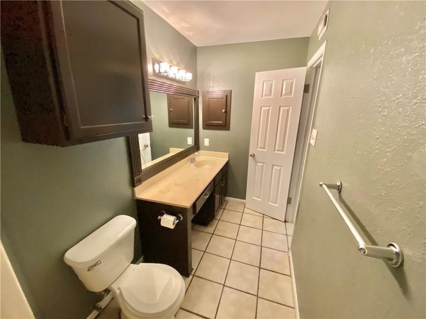 Welcome to this beautifully maintained 2-bedroom, 2-bath - photo 11