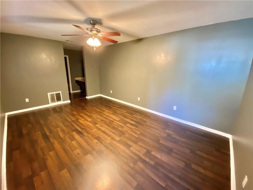 Welcome to this beautifully maintained 2-bedroom, 2-bath - photo 15
