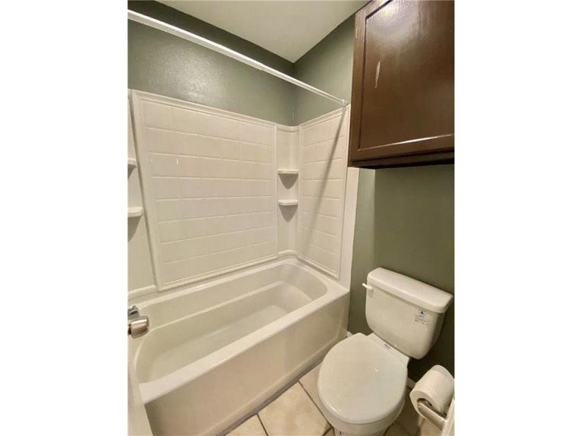 Welcome to this beautifully maintained 2-bedroom, 2-bath - photo 18