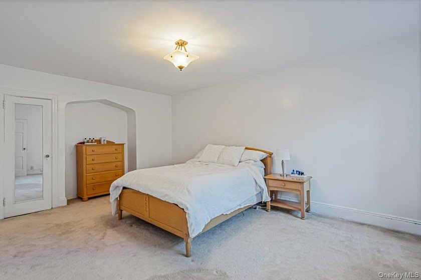 Exquisite Tudor attached townhouse nestled on a gorgeous, quiet - photo 10