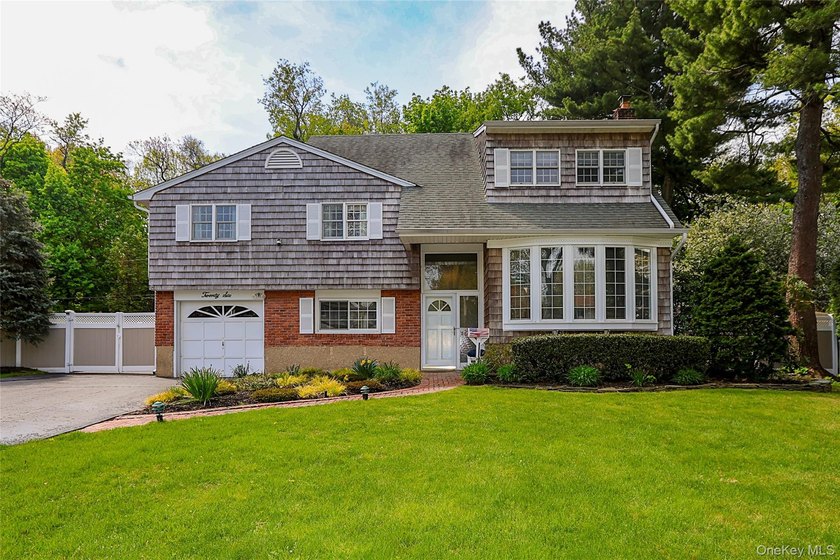 Nestled in the desirable Morgan Park Estates and backing - photo 2