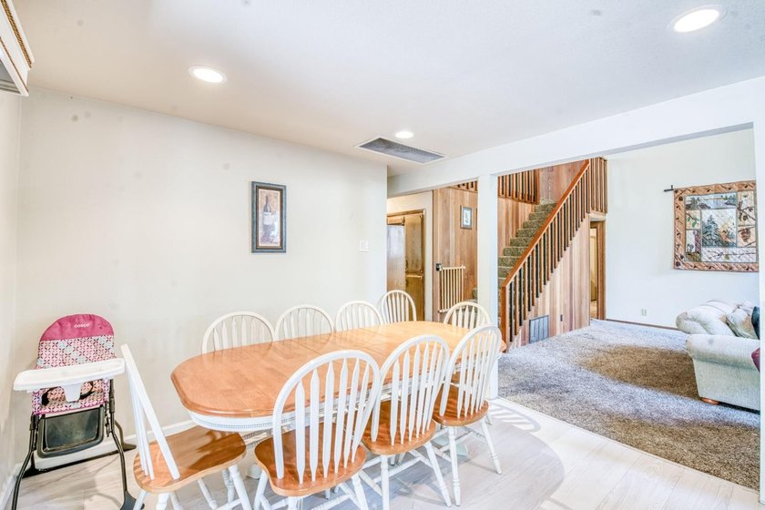 Welcome to this great family cabin with an attached 2 car garage - photo 12