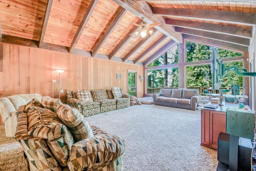 Welcome to this great family cabin with an attached 2 car garage - photo 23
