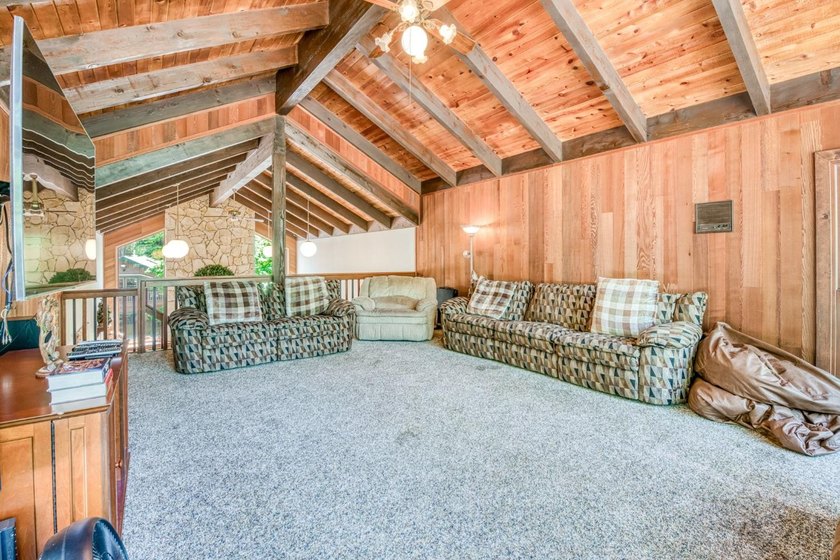 Welcome to this great family cabin with an attached 2 car garage - photo 25