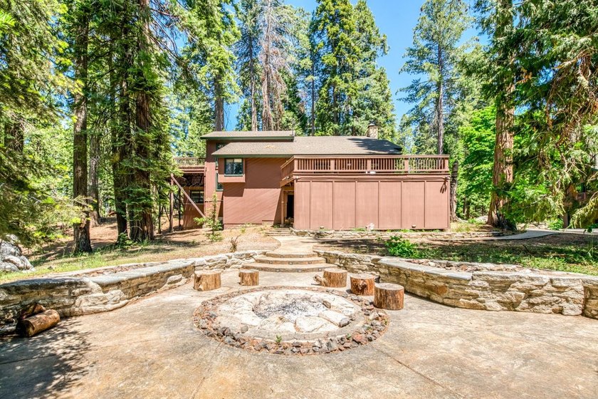 Welcome to this great family cabin with an attached 2 car garage - photo 42