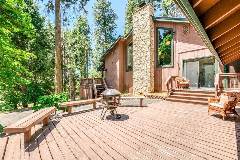 Welcome to this great family cabin with an attached 2 car garage - photo 49