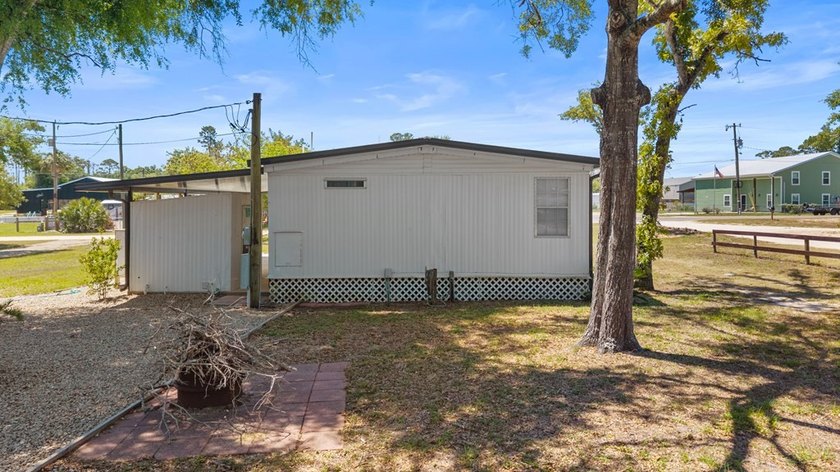Located right in the heart of Steinhatchee, this property offers - photo 24