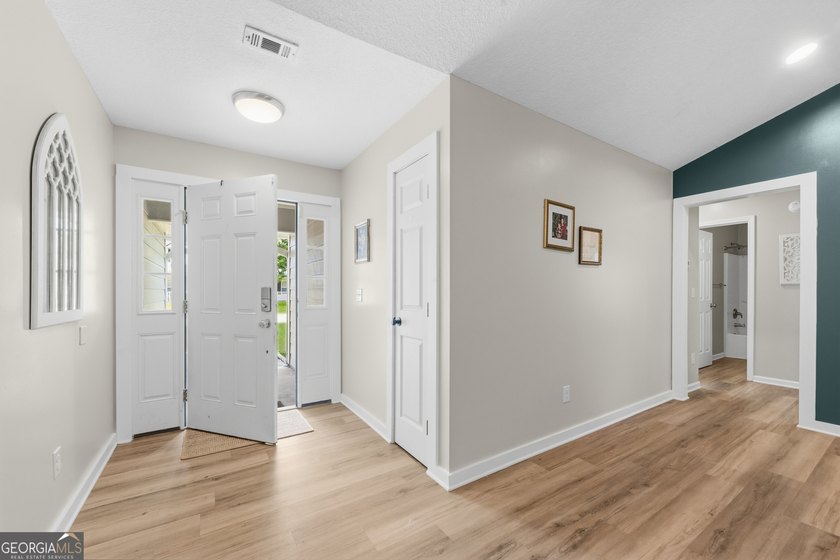 Welcome to Creekside at Sugarmill, where custom updates and - photo 5