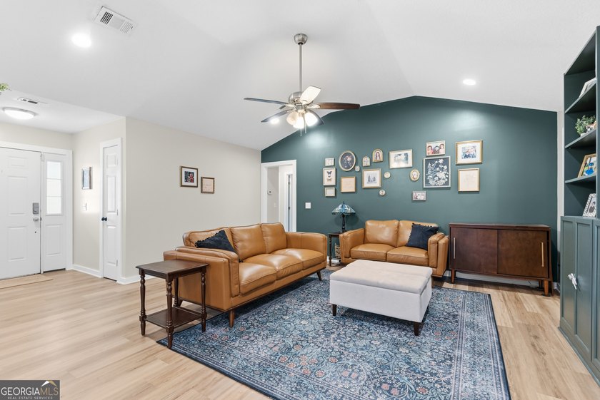 Welcome to Creekside at Sugarmill, where custom updates and - photo 6