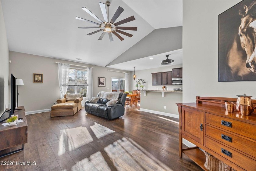 BACK ON THE MARKET AT NO FAULT OF THE SELLERS Welcome to this 4 - photo 4
