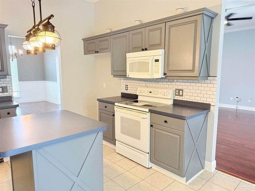 Welcome to your own private retreat in Pensacola! This spacious - photo 5