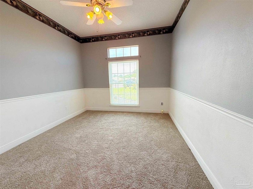 Welcome to your own private retreat in Pensacola! This spacious - photo 10