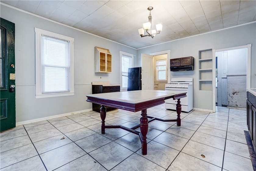 Don't miss this 3 bedroom, with office, 1.5 bath Colonial in the - photo 3