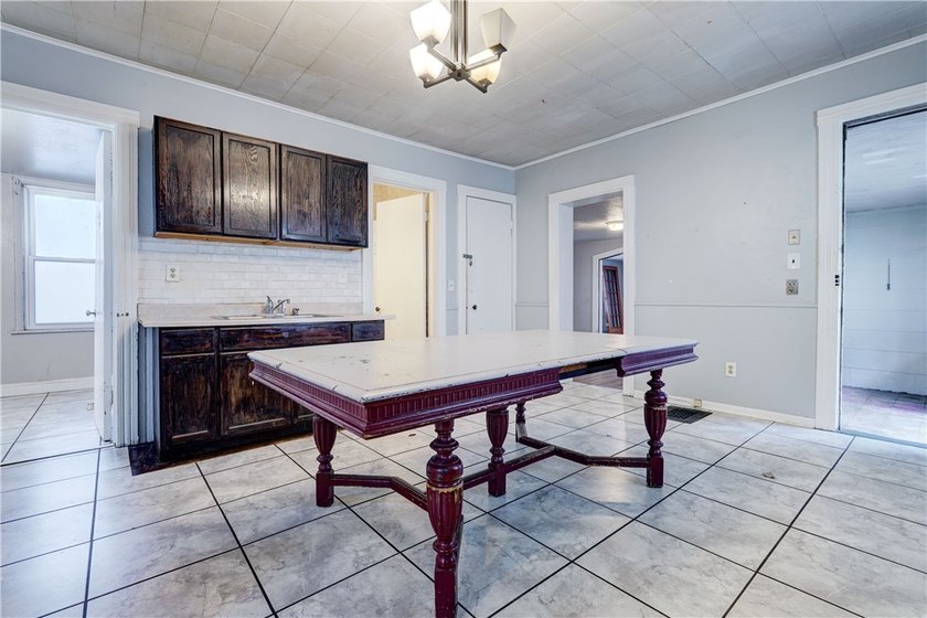 Don't miss this 3 bedroom, with office, 1.5 bath Colonial in the - photo 5