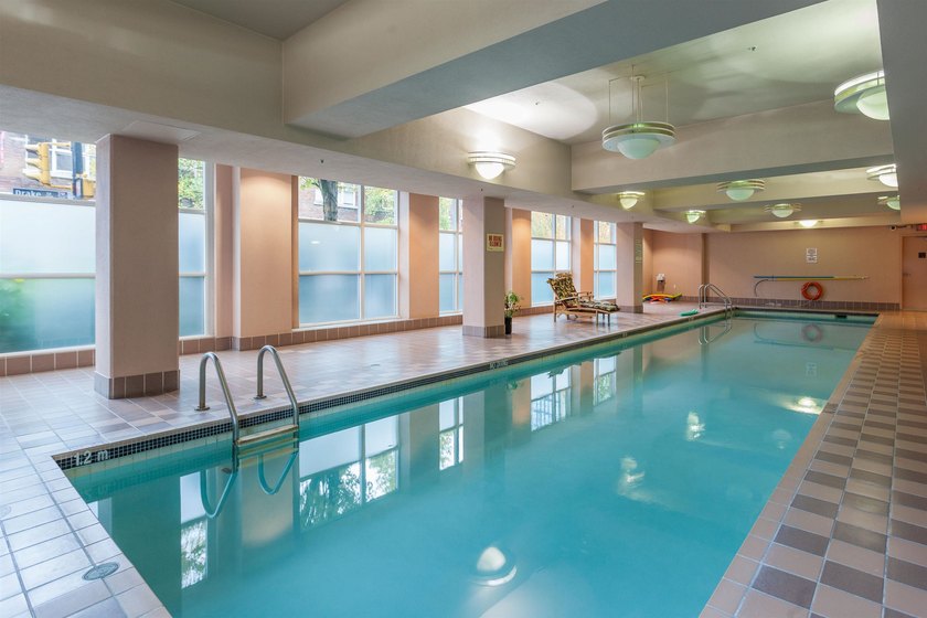 Governor's Tower in Yaletown, this updated 3-bedroom home offers - photo 20