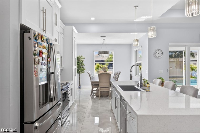 Welcome to this expansive and beautifully designed 4-bedroom - photo 14