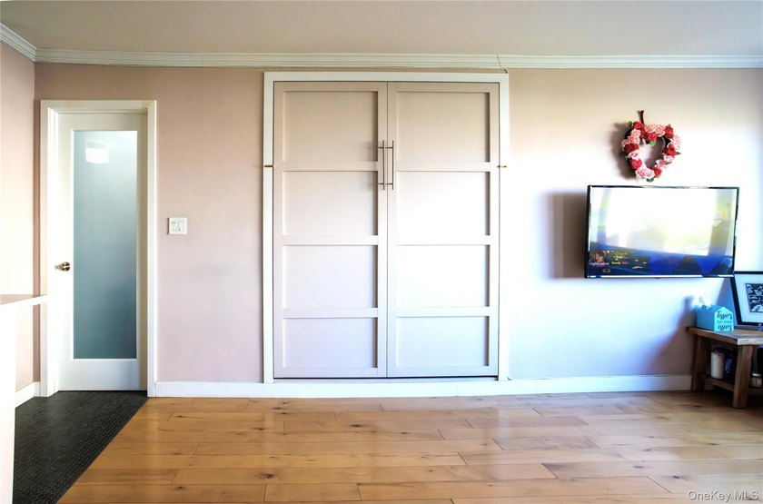 This beautifully gut-renovated (2015) studio offers outstanding - photo 9