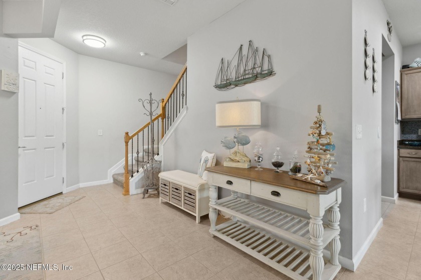 This beautifully appointed townhouse is super clean &amp; move-in - photo 4