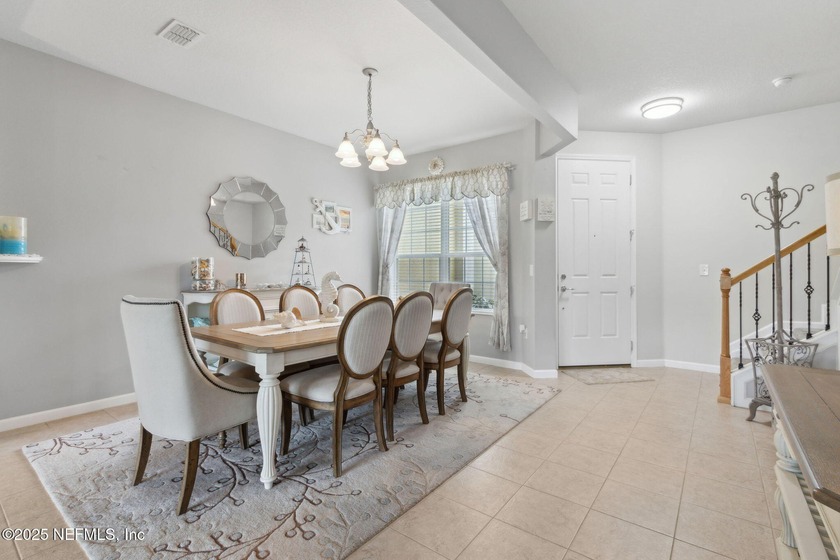 This beautifully appointed townhouse is super clean &amp; move-in - photo 5