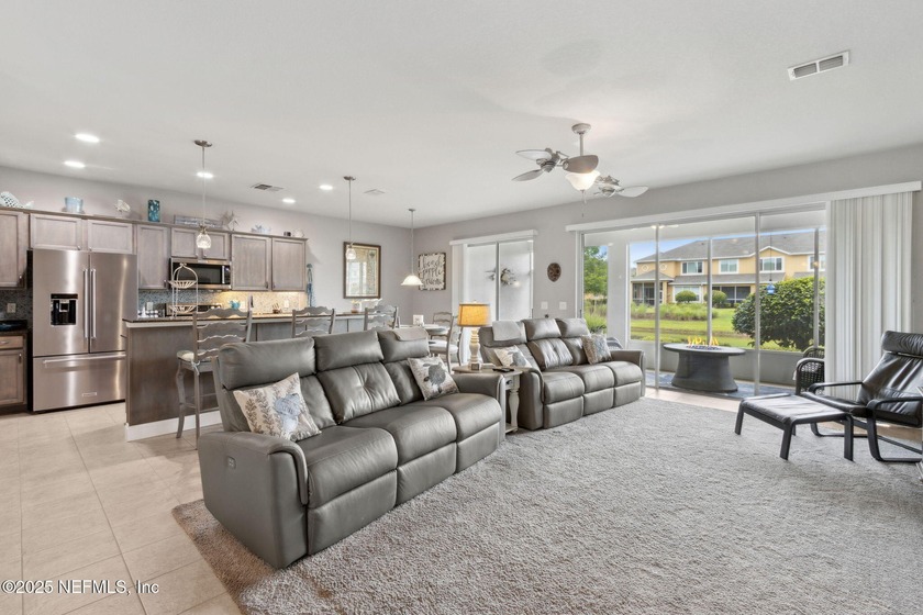 This beautifully appointed townhouse is super clean &amp; move-in - photo 8