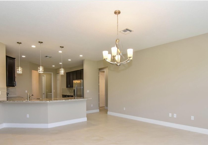 This is a 2019 Custom Built Home. Just freshly painted Interior - photo 11