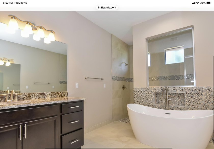 This is a 2019 Custom Built Home. Just freshly painted Interior - photo 15