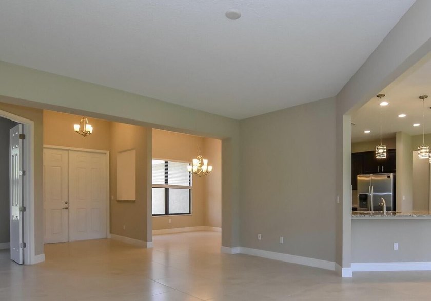 This is a 2019 Custom Built Home. Just freshly painted Interior - photo 20