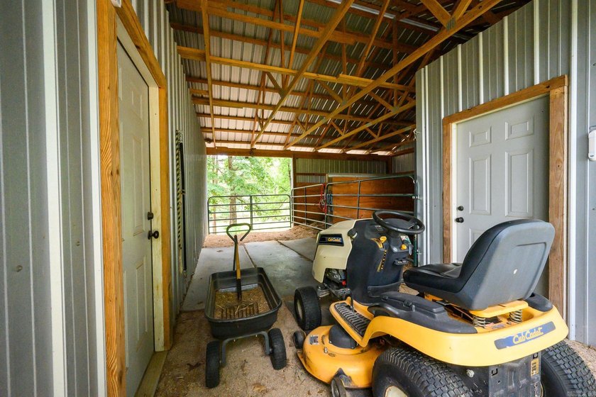 Nestled on just over 17 picturesque acres in Mount Ida, Arkansas - photo 42