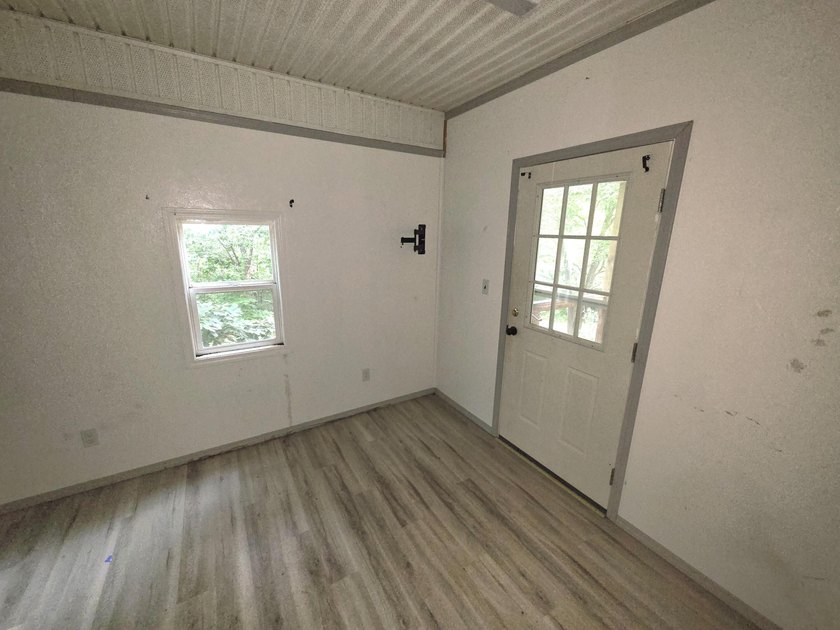 Investor special near the lake! Looking for your next investment - photo 11