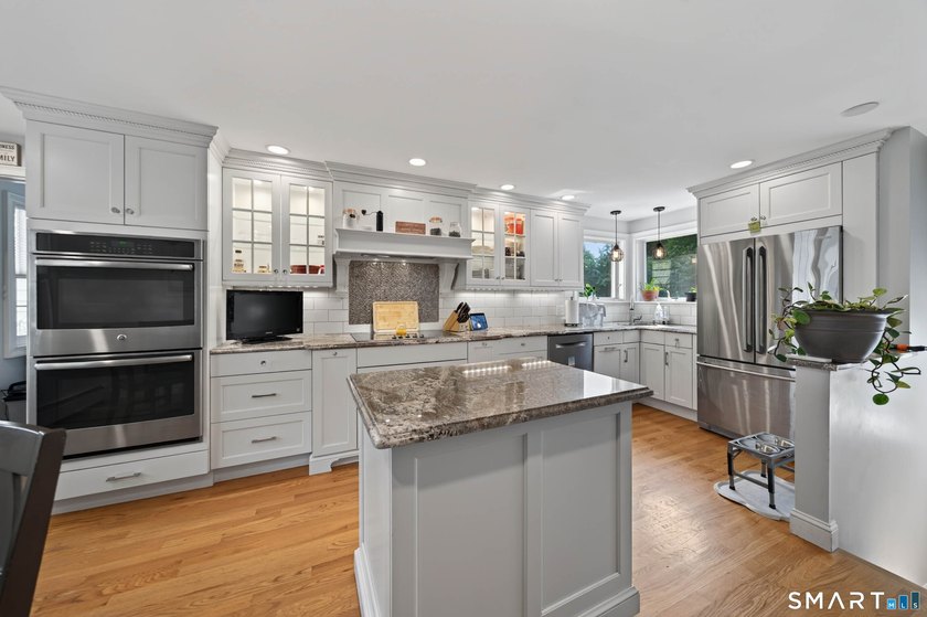Welcome to 215 West Pond Rd. This beautifully maintained 4 - photo 4