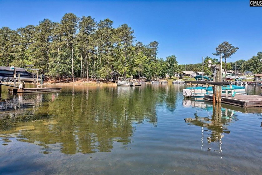 Rare multigenerational lake property on Lake Murray in Gilbert - photo 2