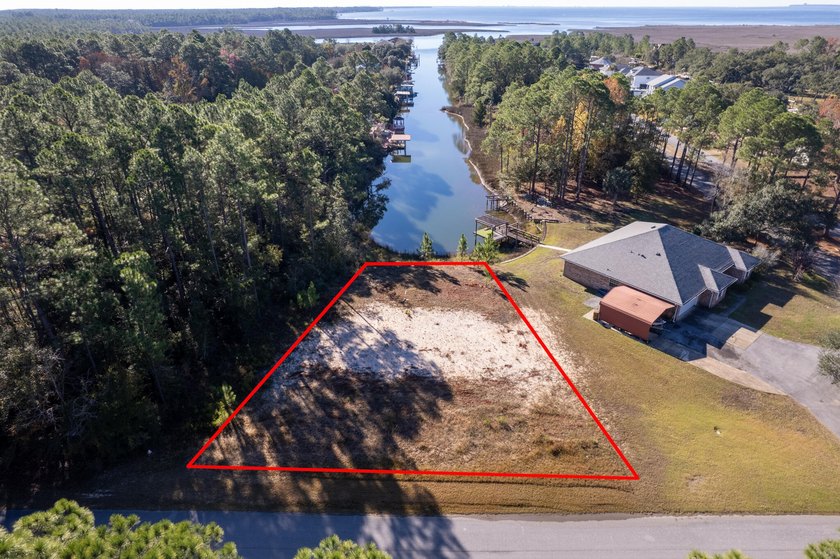 This wooded homesite provides a natural setting with mature - photo 2