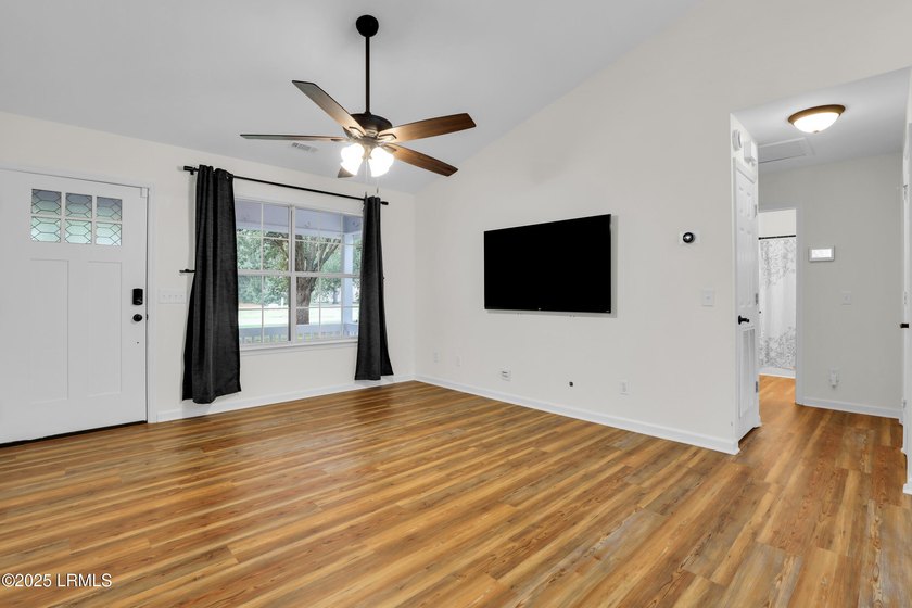 JUST REDUCED! Motivated Sellers! Fully renovated and ready for - photo 3