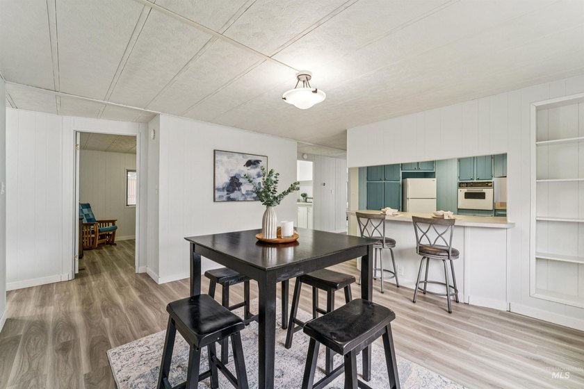 Fully Updated Home in Active 55+ Gated Community. It's not just - photo 4