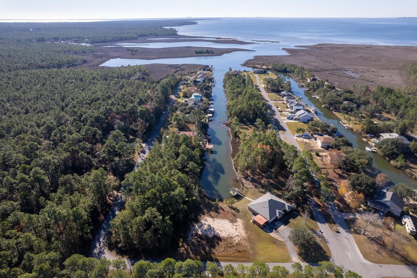 This wooded homesite provides a natural setting with mature - photo 5