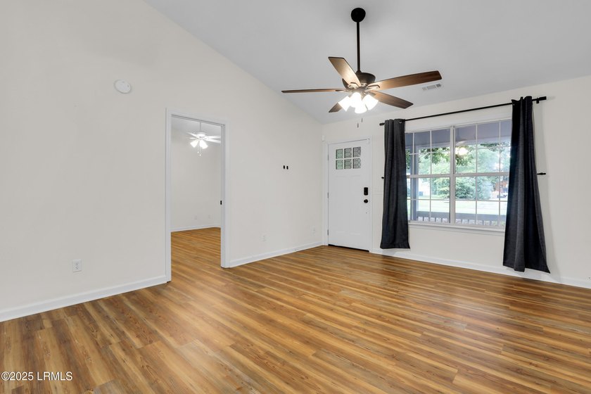 JUST REDUCED! Motivated Sellers! Fully renovated and ready for - photo 8